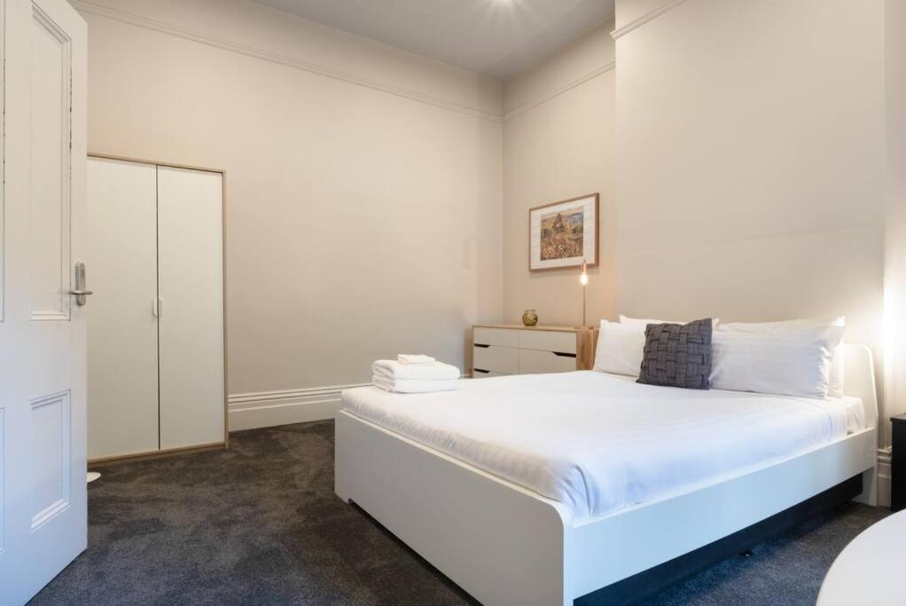 Generous Victorian Terrace In Cbd - Parking & Wifi Apartment Launceston Exterior photo